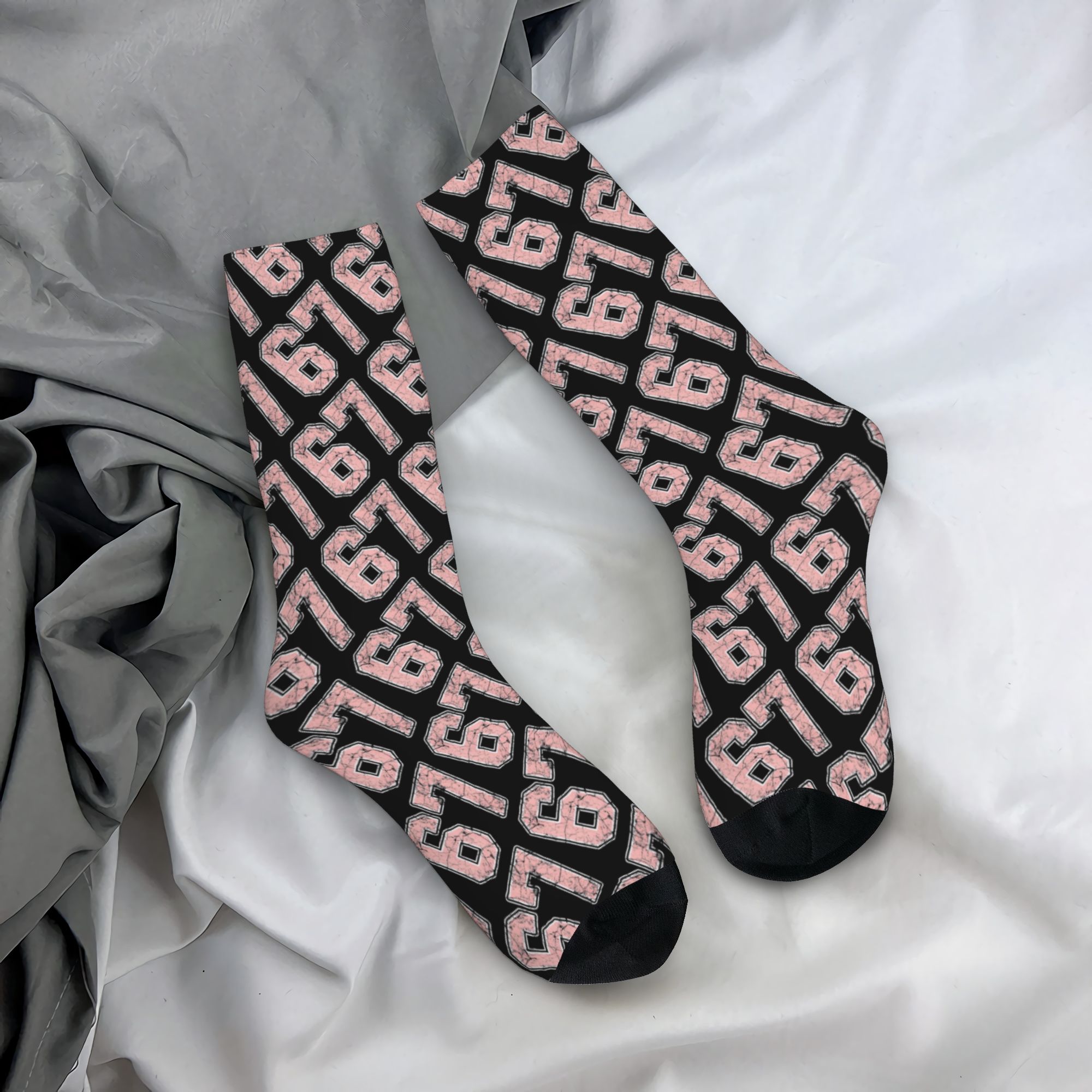 Dress Sock Men - ถุงเท้าลายตลกแบบพิเศษ รุ่น Sixty Seven สำหรับผู้ชายและผู้หญิง ถุงเท้าข้อกลางที่ให้ความอบอุ่นและแปลกใหม่